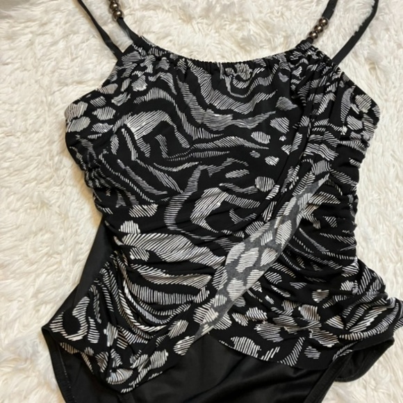 Magic Suit Animal Print Lisa One Piece Swimsuit - Picture 3 of 11